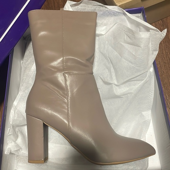 Ankle boots - Picture 1 of 8